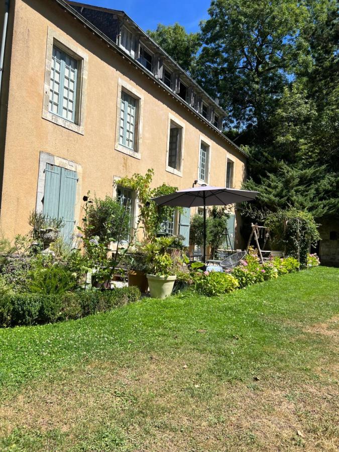La Roche Bed & Breakfast Loue Exterior photo